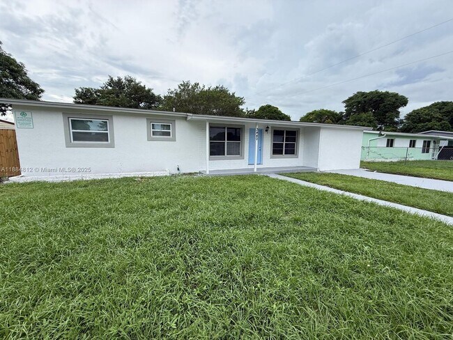 Building Photo - 3440 NW 4th St