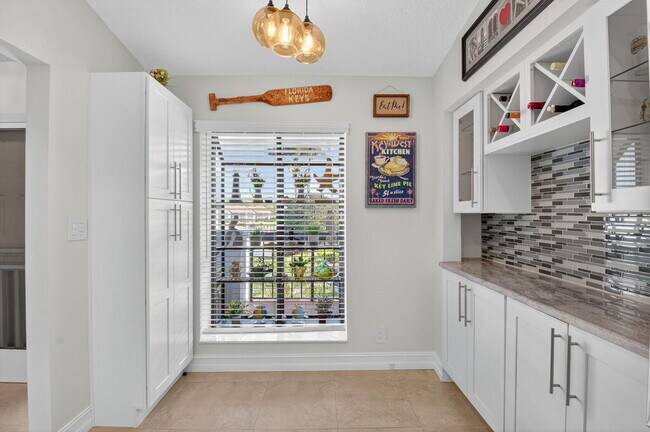 Building Photo - 5152 Golfview Ct