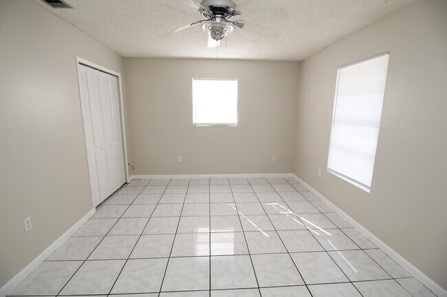Building Photo - 1246 Alcazar St SE