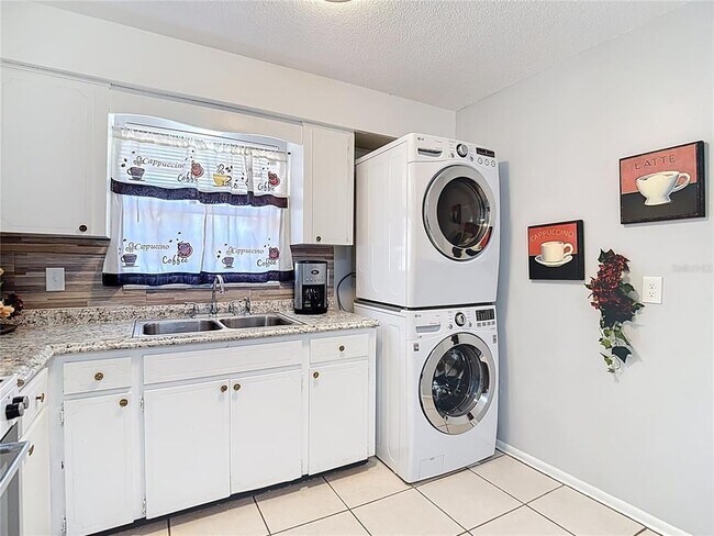 Building Photo - 139 Southeast Jefferson Cir N