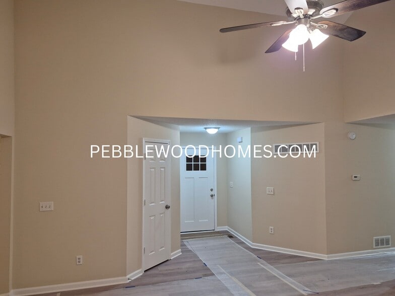 Front entrance - 2599 Candler Way SW