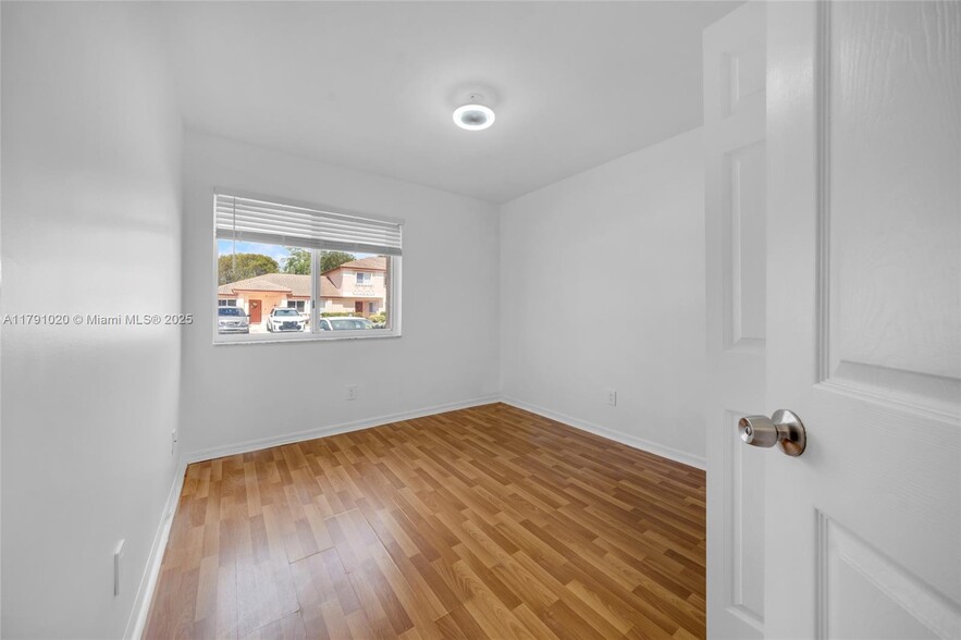 Building Photo - 709 NW 208th Way