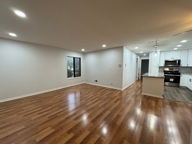 Building Photo - 500 74th St