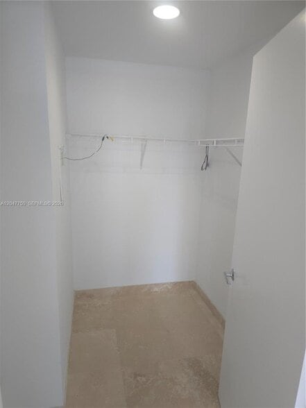 Building Photo - 1060 Brickell Ave