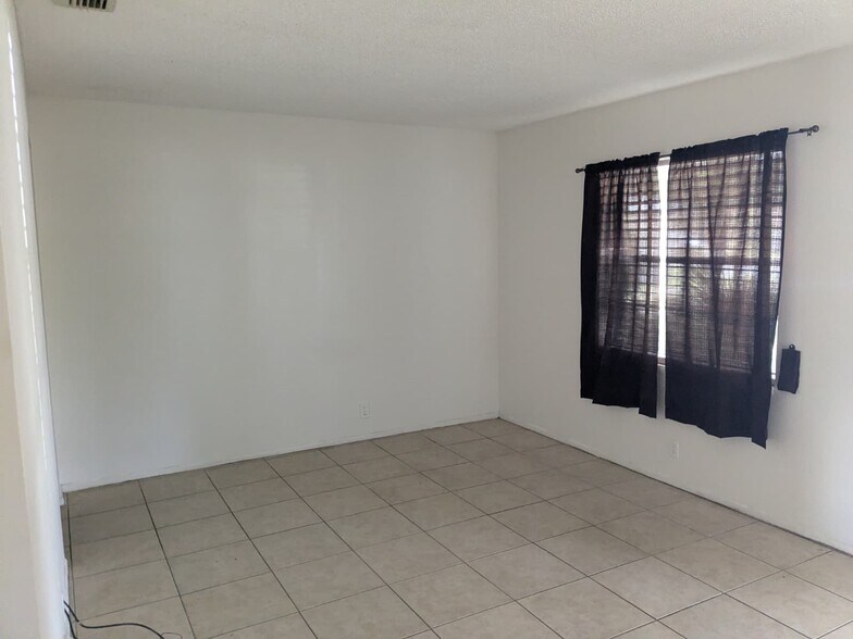 Building Photo - 5663 Struthers Ct