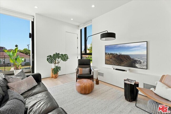 Building Photo - 6077 1/2 Horner St