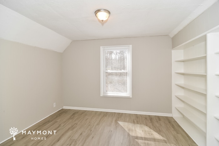 Building Photo - 2044 Dinsmore Rd