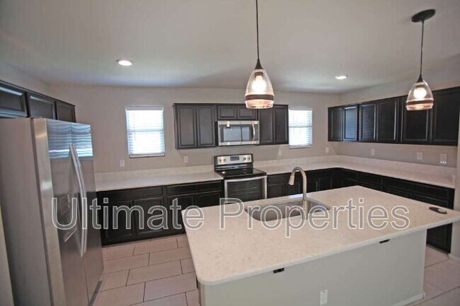 Building Photo - 11694 N 166th Dr