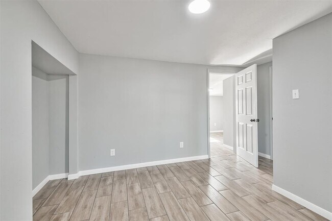 Building Photo - 822 Finesse Dr