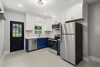 Building Photo - Freshly Renovated 2 Bedroom in Bloomfield available NOW!