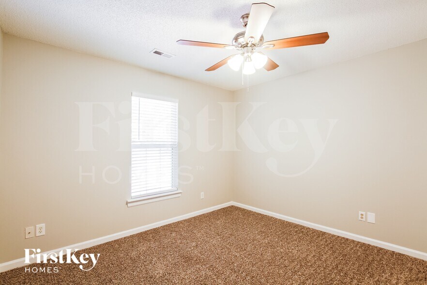 Building Photo - 110 Waderich Ln