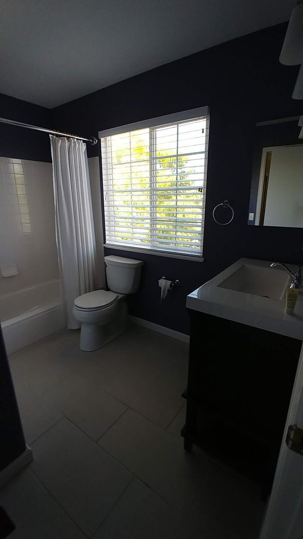Building Photo - Beautiful 3 Bedroom Home Available in Sept...