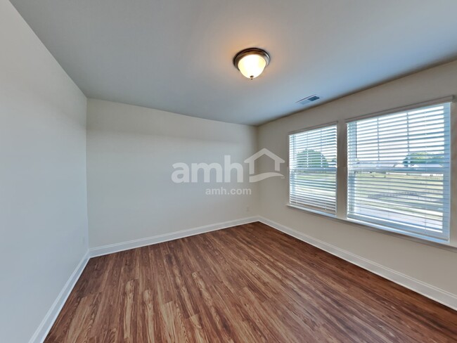 Building Photo - 144 Larragan Dr