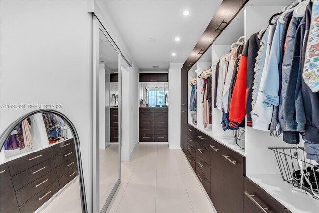 Building Photo - 900 Biscayne Blvd