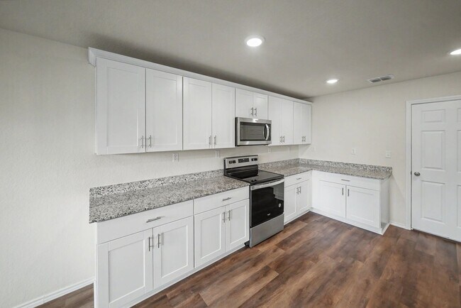 Building Photo - Open-Concept 3BR + Game Room Near Fort Sam & Randolph - Realtor Commission: $500