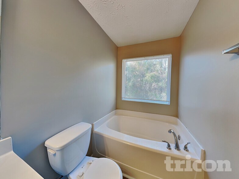 Building Photo - 135 Ellis Drive