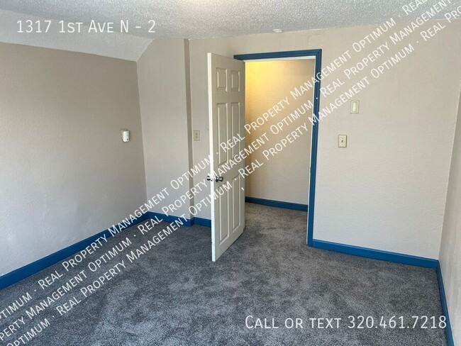 Building Photo - 3 Bedroom 1 1/2 Bath Upper Level Duplex in...