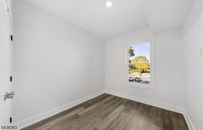 Building Photo - 1119 Hampton Pl