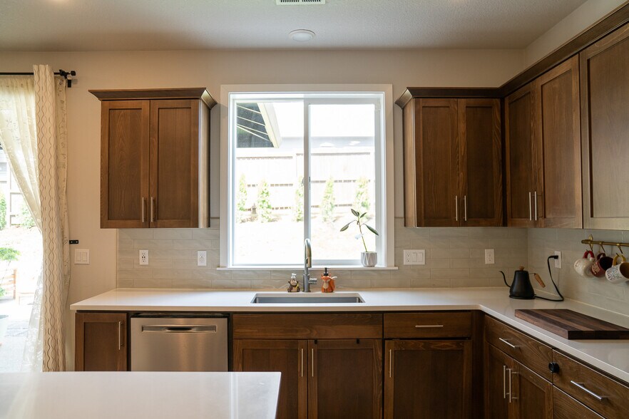 Building Photo - 9903 SW 172nd Ave