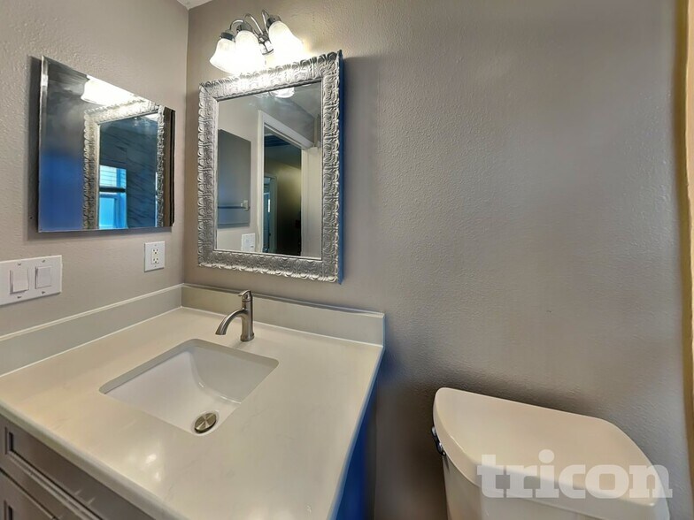 Building Photo - 10123 41st Ct E