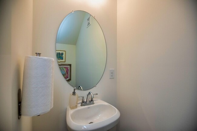 Building Photo - Elevated Rental Home with Community Amenities