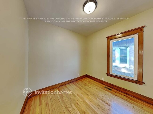 Building Photo - 2423 Wesley Ave