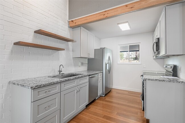 Building Photo - 356 Peach Is Rd