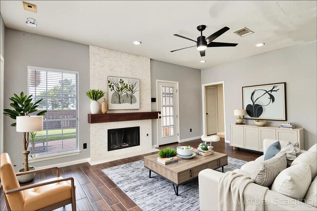 Building Photo - "Charming Carrollton Retreat: Spacious 4-Bed Home with Granite Touches & Cozy Fireplace!"