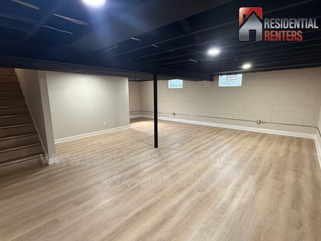 Building Photo - 205 N 165th St