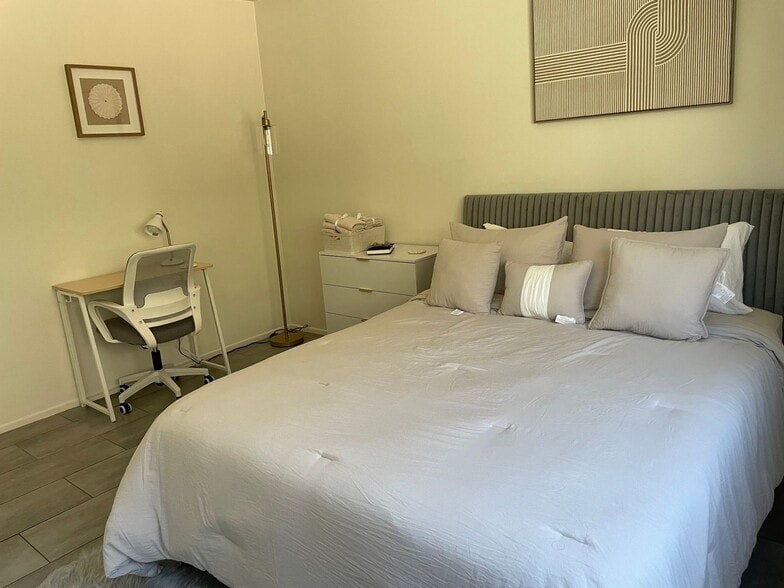 Building Photo - 8650 Belford Ave