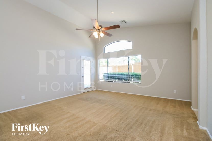 Building Photo - 98 E Clairidge Dr