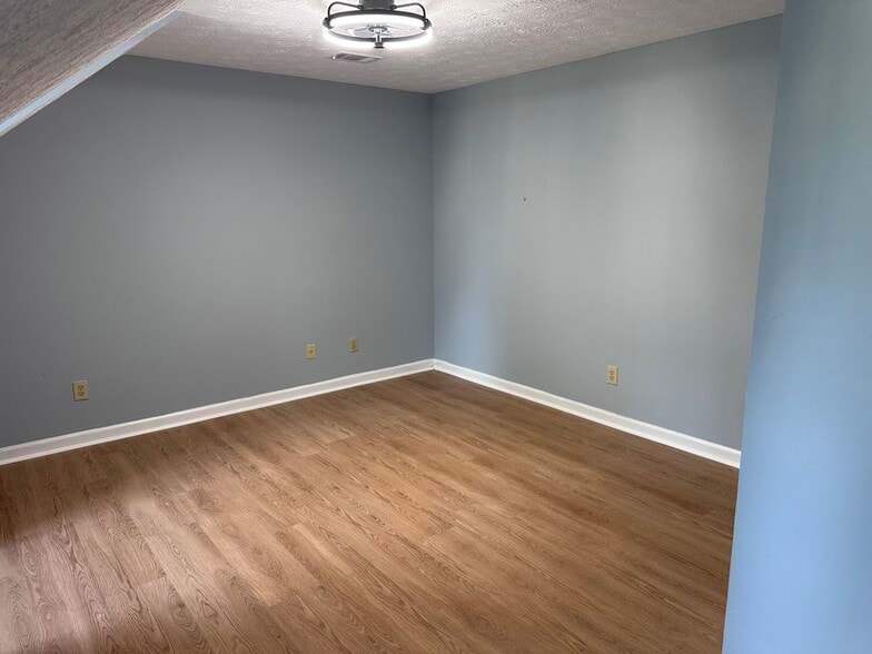 Building Photo - 545 River Overlook Dr NW