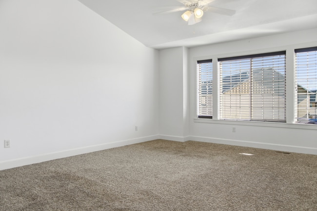 Building Photo - 1259 SilverCrest Dr