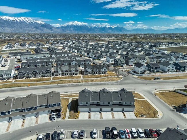 Building Photo - 880 N Herman Dr