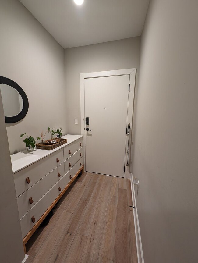 Building Photo - 1016 17th Pl NE
