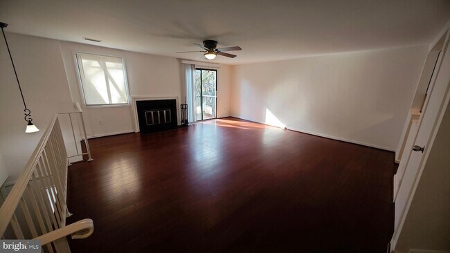 Building Photo - 9813 Hellingly Pl