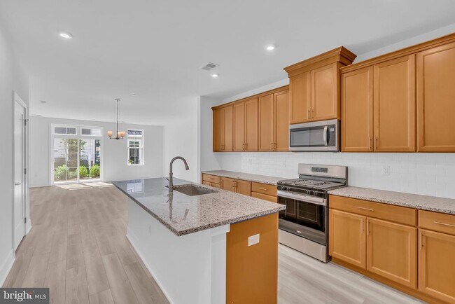 Building Photo - 8102 Donatello Dr