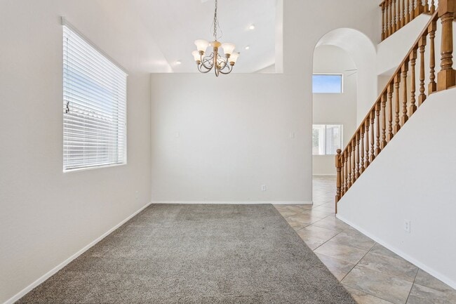 Building Photo - 5 bedroom