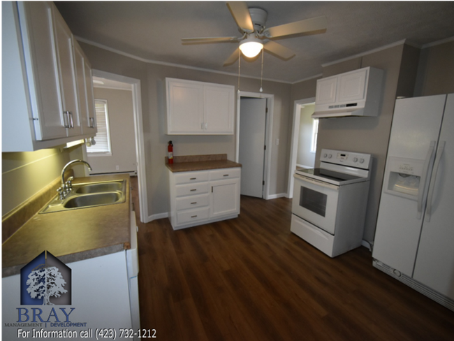 Building Photo - Quaint Cottage