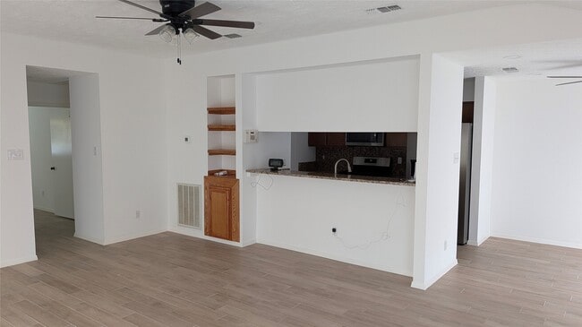 Building Photo - 10619 Staghill Dr