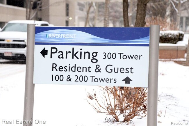 Building Photo - 1001 W Jefferson Ave