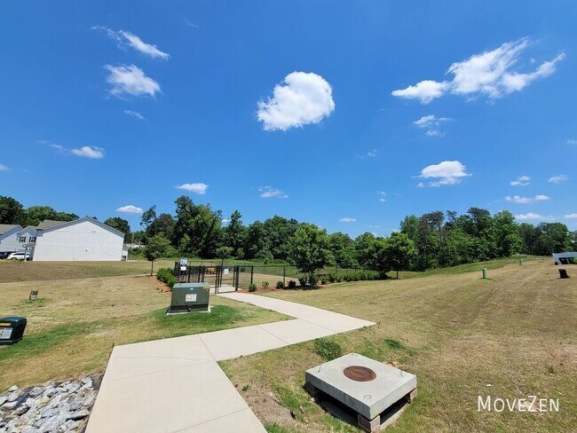 Building Photo - 808 Falls Grove Trl
