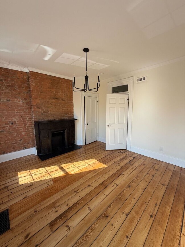 Building Photo - Fully Renovated 3BR/1.5 Bath in Olde Towne East!