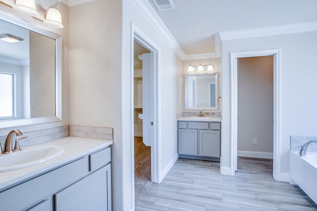 Building Photo - 3-Bedroom Home in Southwest Lubbock!