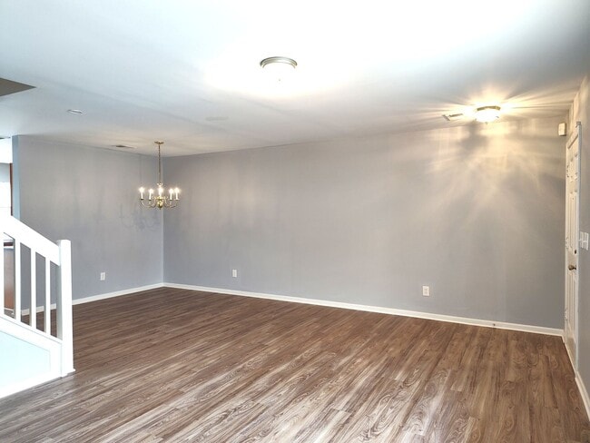 Building Photo - Pristine 2 Story townhome located in the Bennington Place Community!