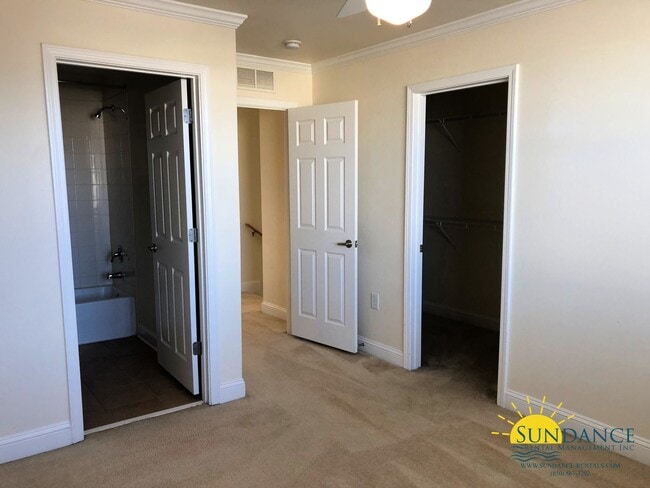 Building Photo - Great 2 Bedroom Townhouse in Crestview