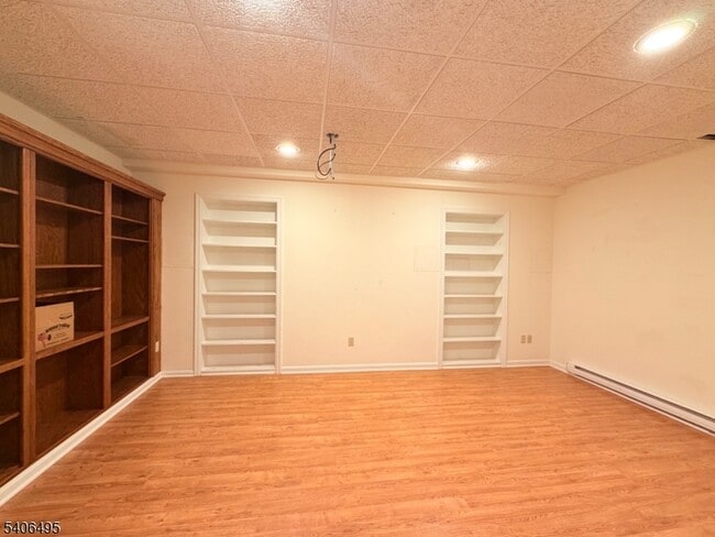 Building Photo - 41 Manor Dr