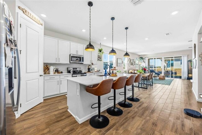 Building Photo - 702 Benz St