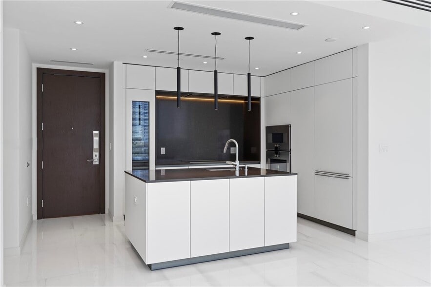 Building Photo - 300 S Biscayne Blvd