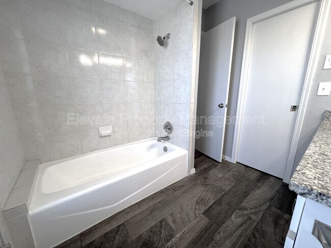 Building Photo - 12400 Doons Dr